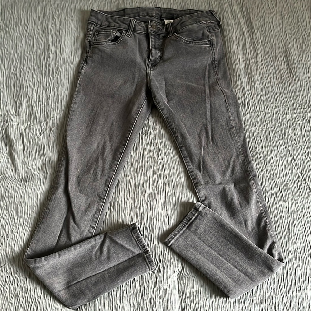 H&M Jeans skinny in grey 28”.